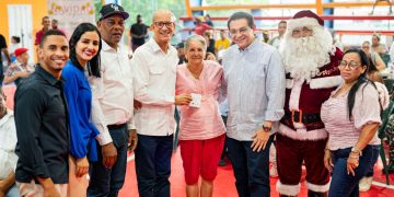 Daniel Rivera inicia “Navidad Santiaguera” con cenas y almuerzos comunitarios en Santiago