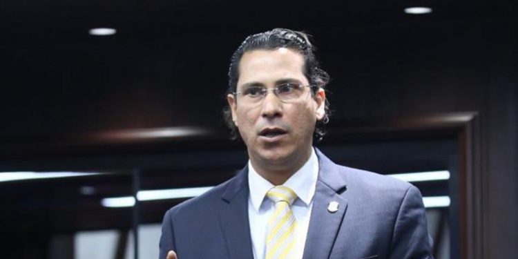 Diputado Félix Michell Rodríguez denuncia creación de oligopolio en el sector avícola de Santiago