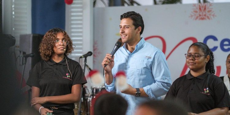 Fundación GBC lleva “Ruta de la Alegría Navideña” a cientos de niños del DN con cenas navideñas y entrega de juguetes