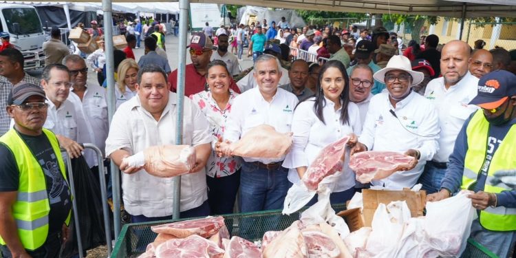 Inespre beneficia a más de 70,000 personas en la Feria “La Navidad del Cambio” en Azua
