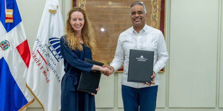 Gobierno dominicano y Agencia Francesa acuerdan programa para impulsar transición energética