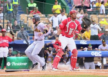Águilas derrotan a Leones y se consolidan en el primer lugar de LIDOM