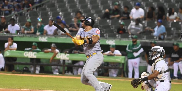 Águilas Cibaeñas avanzan a la semifinal tras vencer a las Estrellas de Oriente; Lagares con hit de oro