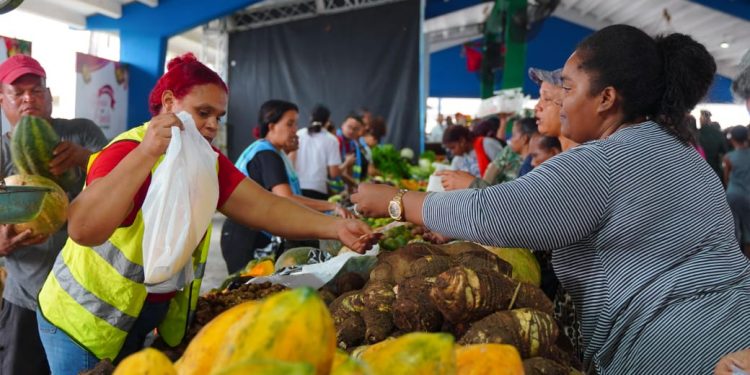 Más de 100 mil personas adquirieron productos para la cena de Nochebuena en la Feria Navidad del Cambio con el Inespre en la Ciudad Ganadera