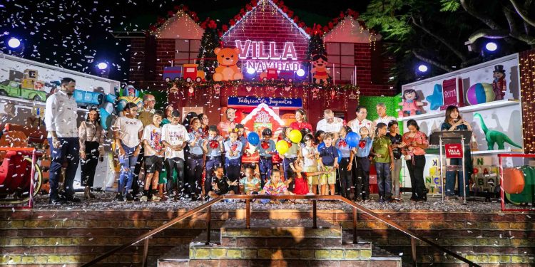 Raquel Peña ilumina el Cibao con el encendido de Villa Navidad en Santiago