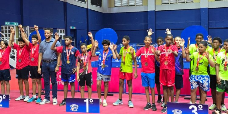 Santiago se corona campeón del torneo nacional de tenis de mesa U-11 y U-15