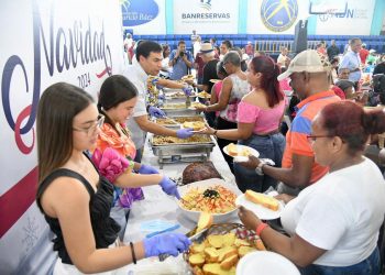 Propeep celebra almuerzo navideño con familias vulnerables en Villa Juana