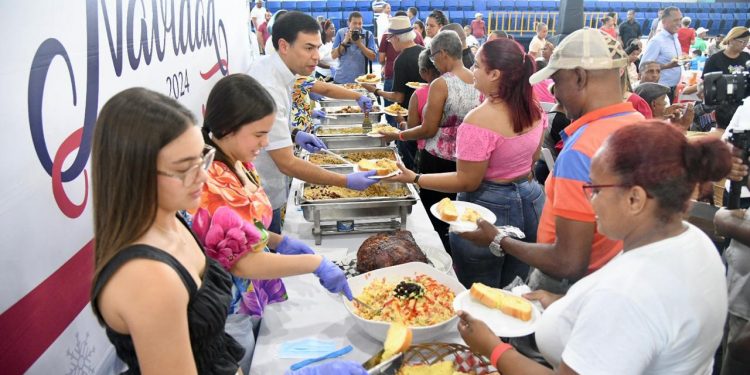 Propeep celebra almuerzo navideño con familias vulnerables en Villa Juana