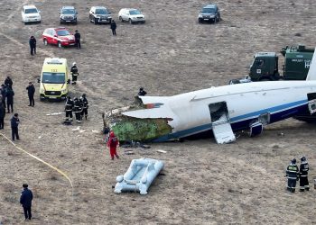 Se estrella avión en Kazajistán: reportan varios muertos y heridos