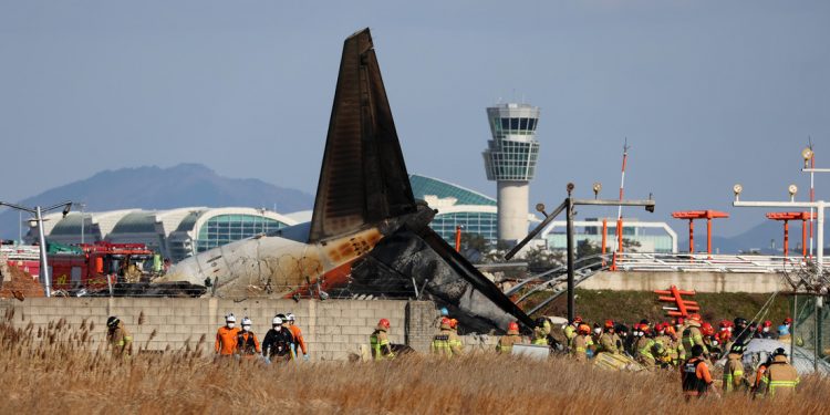 Tragedia aérea en Corea del Sur: Avión de Jeju Air se estrella en el aeropuerto de Muan dejando 179 muertos