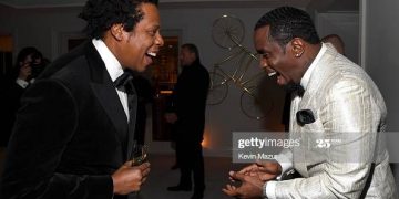 Una mujer ha acusado a Jay-Z y Sean Combs de haberla agredido sexualmente cuando tenía 13 años, según una denuncia presentada recientemente