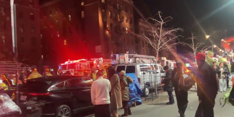 Incendio en Alto Manhattan deja heridos y numerosos desplazados