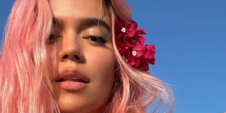 La escapada romántica de Karol G en la que luce su atractiva figura