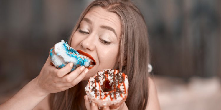 ¿Es realmente saludable dejar los dulces? Un estudio sugiere que no es necesario eliminarlos por completo