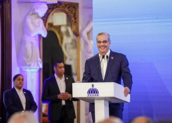 Abinader destaca logros en medio ambiente y avances digitales durante “La Semanal”