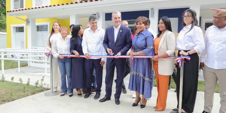 Presidente Abinader inaugura infraestructuras educativas en Santo Domingo Oeste, beneficiando a más de 1,000 niños y adolescentes