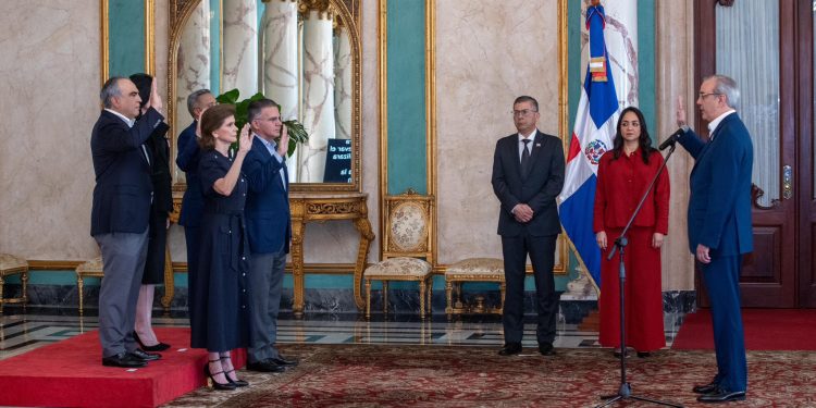 Presidente Abinader juramenta consejo consultivo para la reforma de la Policía Nacional
