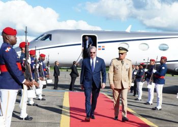 Presidente Abinader regresa al país tras participar en la toma de posesión de la gobernadora Jenniffer González Colón
