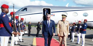 Presidente Abinader regresa al país tras participar en la toma de posesión de la gobernadora Jenniffer González Colón