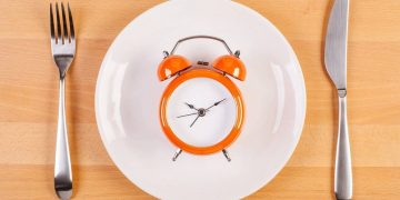Un nuevo estudio revela que comenzar el ayuno intermitente a partir de una hora específica puede ser clave para reducir grasa y facilitar la pérdida de peso