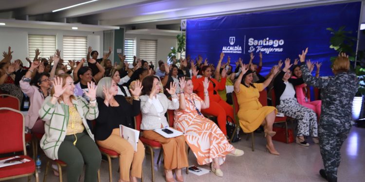 Santiago promueve la convivencia familiar a través del taller “Buen Trato y Familia Saludable”