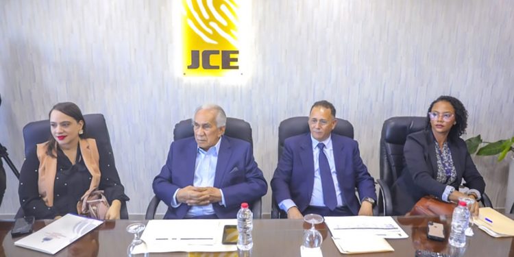 CONAPE y JCE se unen para facilitar la entrega de la nueva cédula a adultos mayores