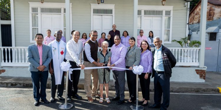 Cooperativa La Altagracia entrega vivienda remodelada a familia en Los Pepines