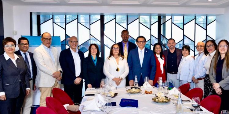 Fortalecimiento del liderazgo en Santiago: Iniciativa clave con Fundación Maxwell