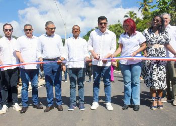 David Collado entrega obras en Arroyo Barril y da inicio a proyectos en Santa Bárbara, Samaná