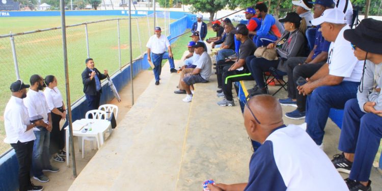 DCNB traslada el programa Juega Limpio a Santo Domingo Este para regular el béisbol local