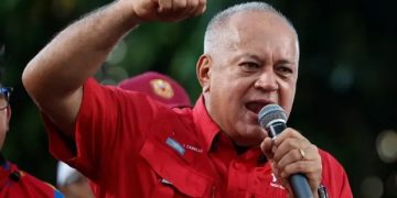 Diosdado Cabello lanza dura advertencia a Edmundo González y a las líneas aéreas