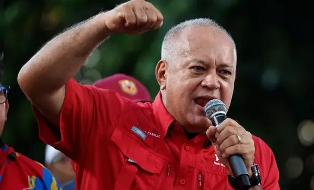 Diosdado Cabello lanza dura advertencia a Edmundo González y a las líneas aéreas