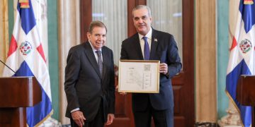 Edmundo González Urrutia se reúne con Luis Abinader en el Palacio Nacional