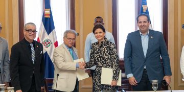 Histórico acuerdo mejora salarios médicos en RD