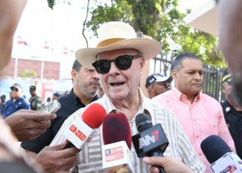 Hipólito: “República Dominicana tendrá una mujer presidenta” y apunta a su hija Carolina Mejía