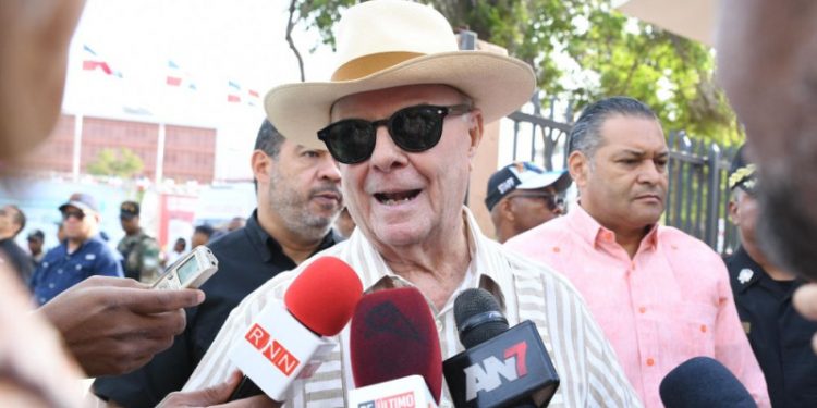 Hipólito: “República Dominicana tendrá una mujer presidenta” y apunta a su hija Carolina Mejía