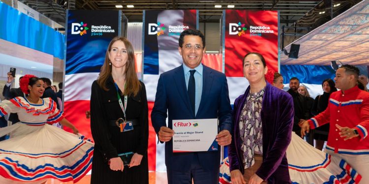 RD gana premio como mejor stand de Fitur