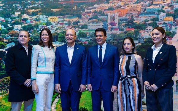 Presentan la Marca Ciudad Santiago en el marco de FITUR 2025