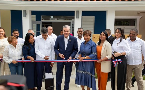 Con la asistencia de Pedro Martínez, presidente Abinader y Josefa Castillo inauguran un CAIPI que beneficia a 250 infantes en San Miguel de Manoguayabo