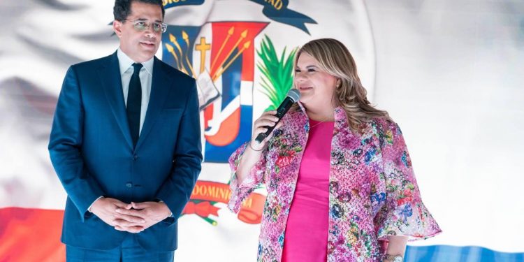 República Dominicana y Puerto Rico firman acuerdo de multidestino en FITUR