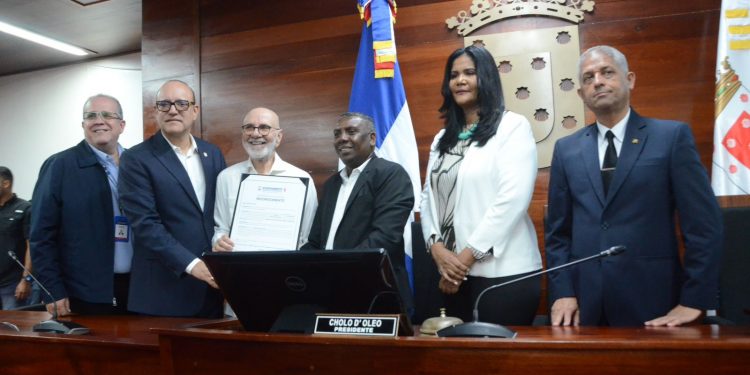 Alcaldía de Santiago reconoce a José Guillermo Sued como “Hijo Distinguido” del municipio