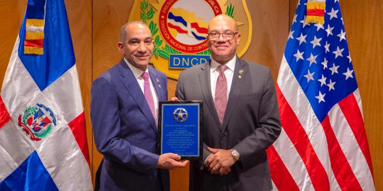 Director de los Marshals de EE.UU. visita la DNCD y reconoce labor del Vicealmirante Cabrera Ulloa