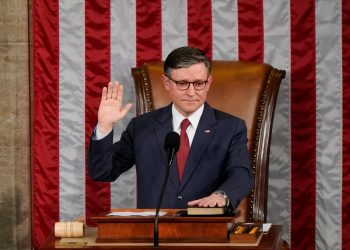 Mike Johnson es reelegido como presidente de la Cámara de Representantes en un triunfo clave para Donald Trump