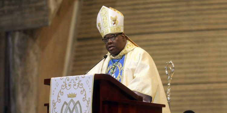 Monseñor Castro Marte respalda medidas de control y compara el progreso de RD con un vuelo tranquilo