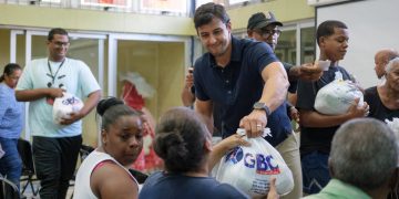 Raymond Rodríguez entrega 6,000 kits alimenticios a familias del Distrito Nacional para la cena de fin de año
