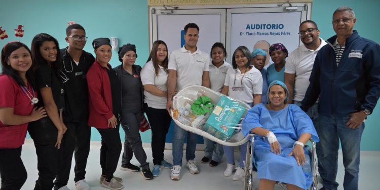 SeNaSa entrega canastillas a los primeros bebés del 2025 por tercer año consecutivo