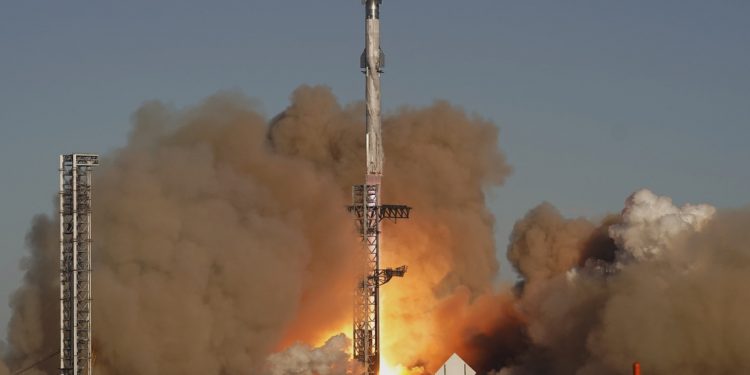SpaceX logra recuperar propulsor de Starship pero pierde la etapa superior tras explosión