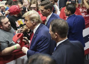 El hombre blanco sin educación universitaria se empobrece en EE.UU.: ¿será Trump su salvación?