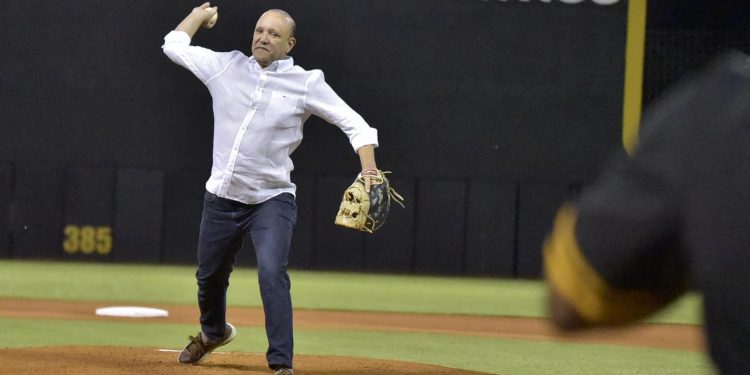 Águilas Cibaeñas inician el Round Robin con el lanzamiento de honor del alcalde Ulises Rodríguez