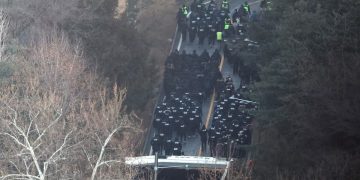 El presidente surcoreano destituido, Yoon Suk-yeol, es arrestado tras intento de imponer la ley marcial